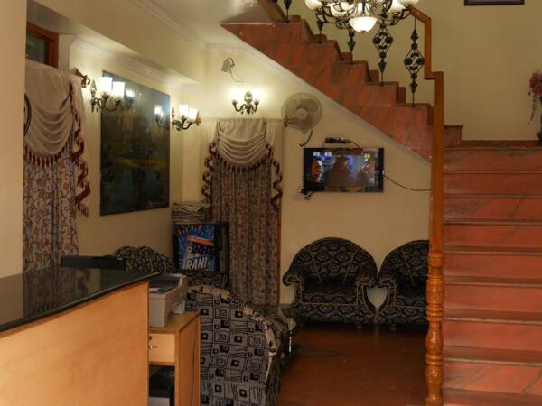 Krimzon Manor Hotel, Srinagar 4